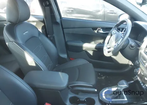 2023 Kia Forte Gt-Line z USA, uszkodzony, nr VIN 3KPF54AD8PE603235